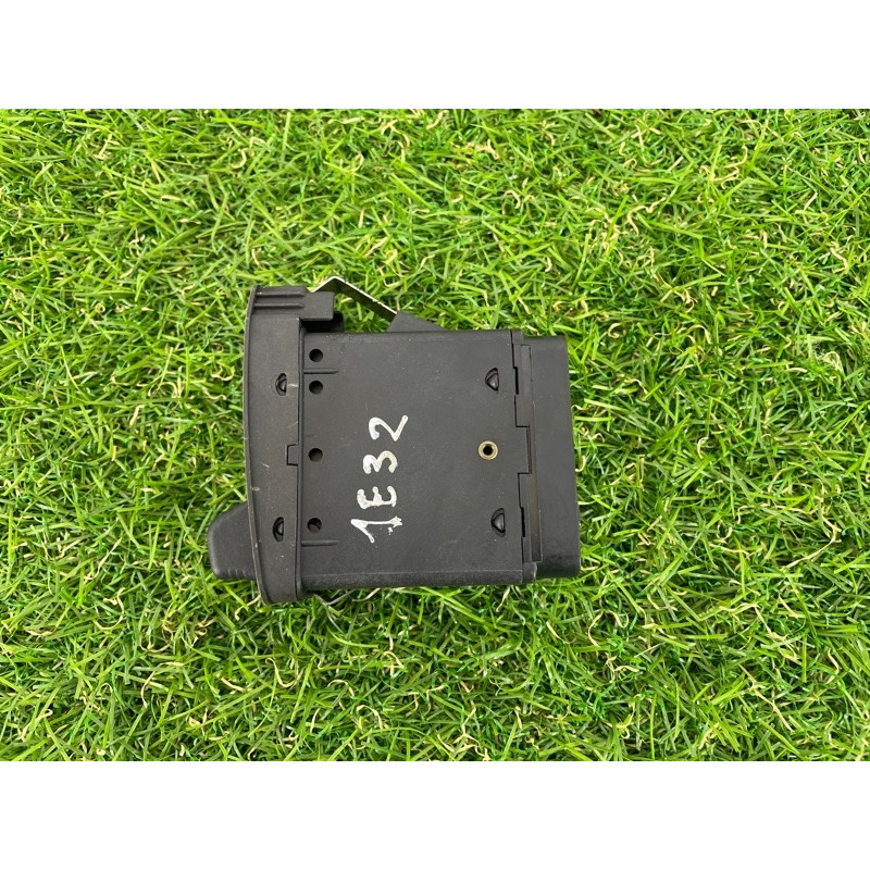 Кнопка противотуманных фар (электрика / кнопки) BMW 7-series E32 1990 M70b50