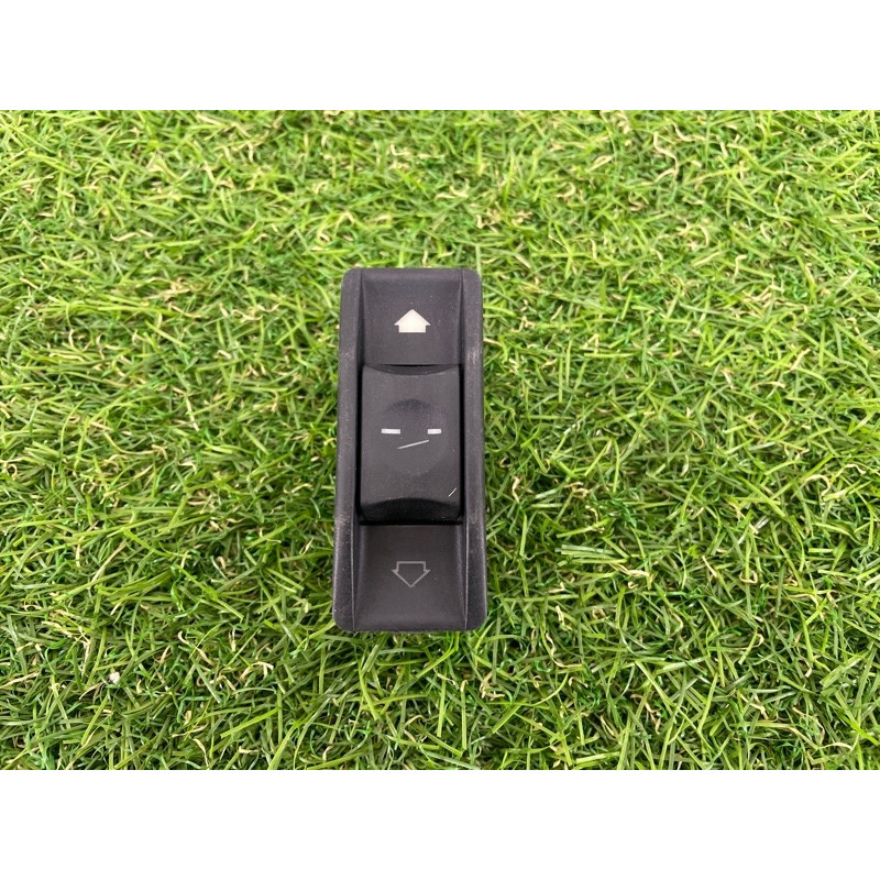 Кнопка сдвижной крышки люка (электрика / кнопки) BMW 7-series E32 1990 M70b50 61311378862