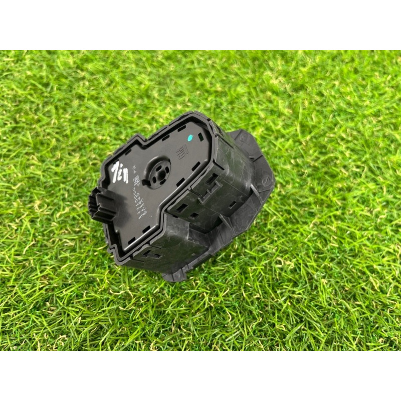 Блок кнопок мультимедиа (электрика / блок управления) Opel Insignia A 2010 2.0 DTH 13310066