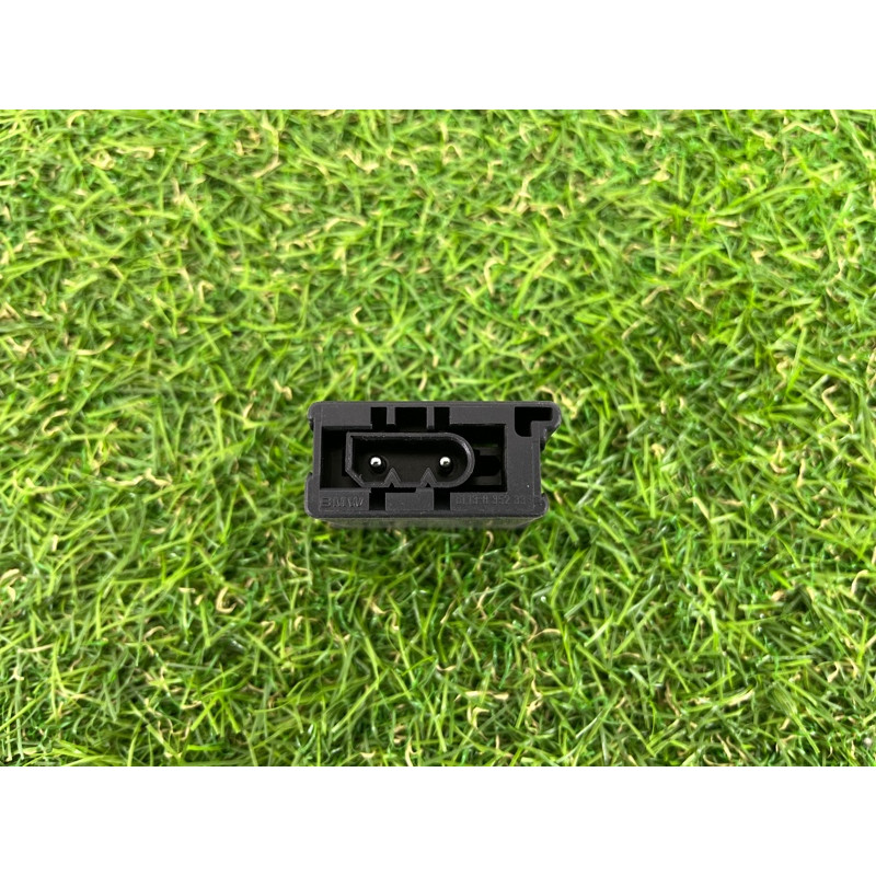 Крепление переносной лампы с подзарядкой (электрика) BMW 7-series E38 61138352336