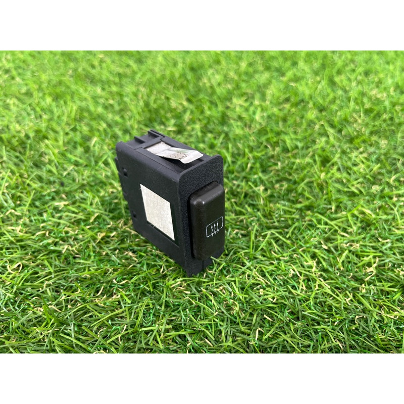 Кнопка подогрева заднего стекла (электрика / кнопки) BMW 5-series E34 61311384480