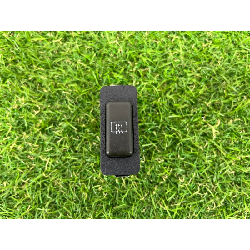 Кнопка подогрева заднего стекла (электрика / кнопки) BMW 5-series E34 61311384480