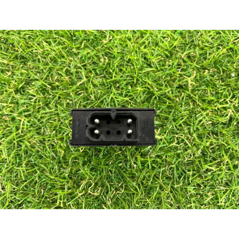 Кнопка подогрева заднего стекла (электрика / кнопки) BMW 5-series E34 61311384480