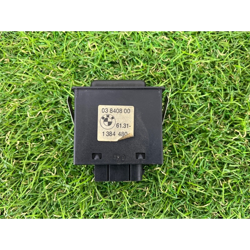 Кнопка подогрева заднего стекла (электрика / кнопки) BMW 5-series E34 61311384480