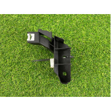 Крепление центральной консоли