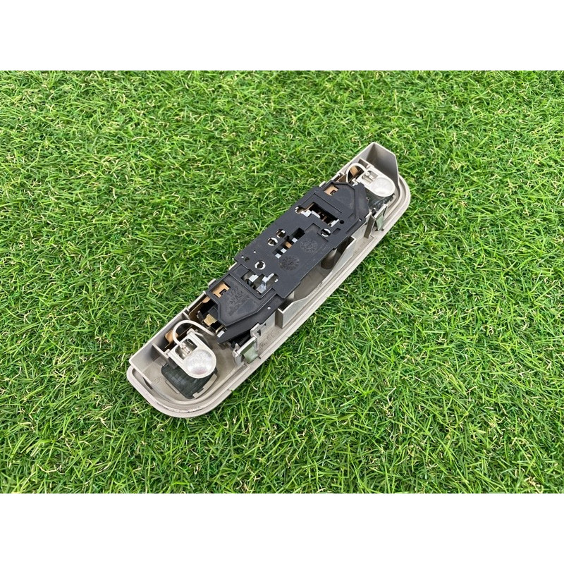 Плафон салона (салон) AUDI A4 B6 2.4BDV 8E0947111A