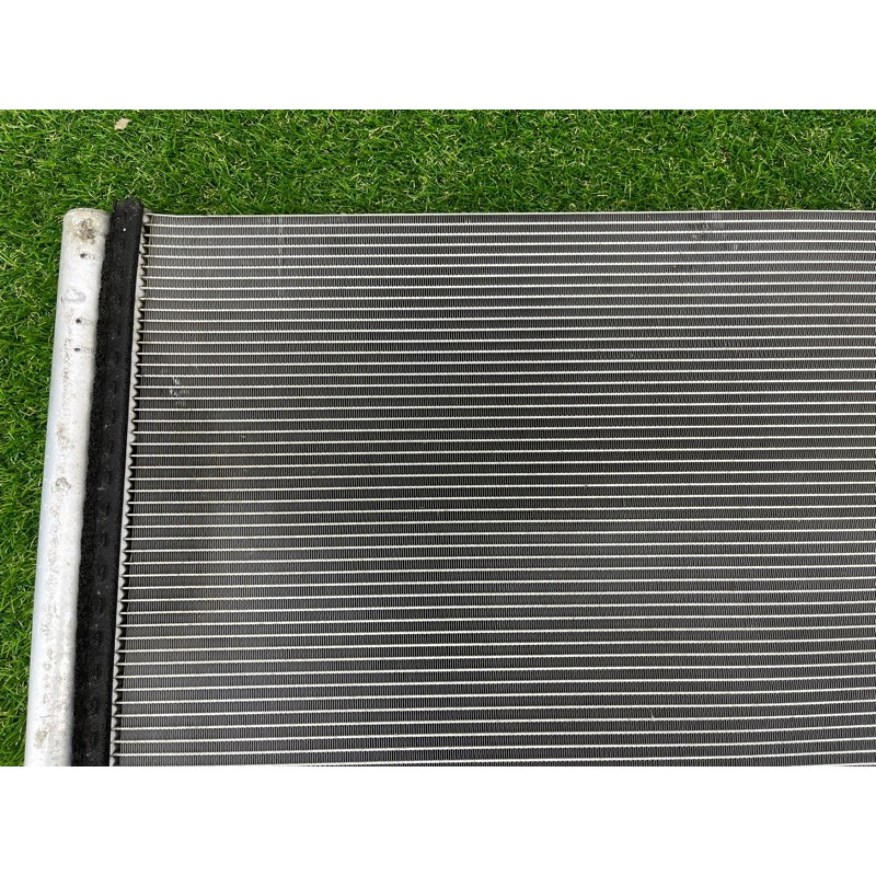 Радиатор кондиционера (отопление и кондиционирование) Volkswagen Touareg NF 2011 3.6 7P0820411A