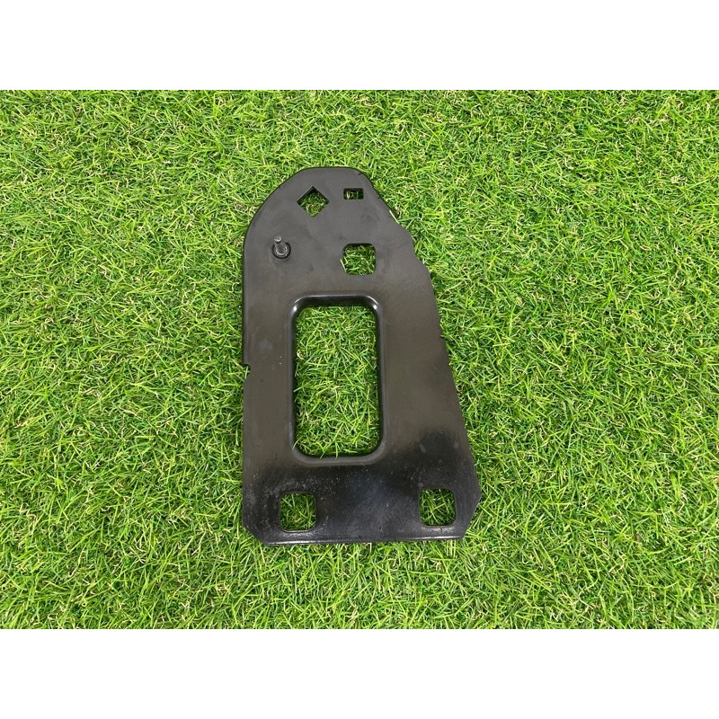 Кронштейн усилителя бампера (стекла и зеркала) AUDI A4 B8 2012 2.0 TFSI 8K0805499