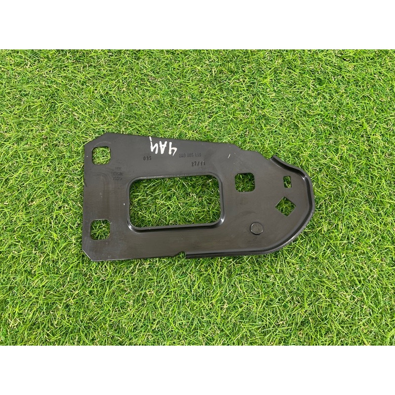 Кронштейн усилителя бампера (стекла и зеркала) AUDI A4 B8 2012 2.0 TFSI 8K0805499