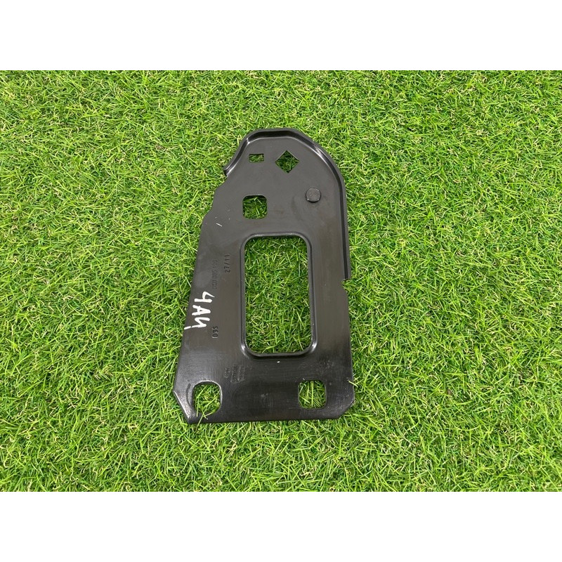 Кронштейн усилителя бампера (стекла и зеркала) AUDI A4 B8 2012 2.0 TFSI 8K0805499