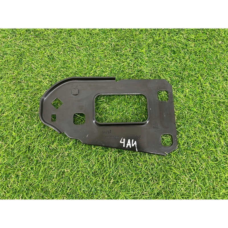 Кронштейн усилителя бампера (стекла и зеркала) AUDI A4 B8 2012 2.0 TFSI 8K0805499