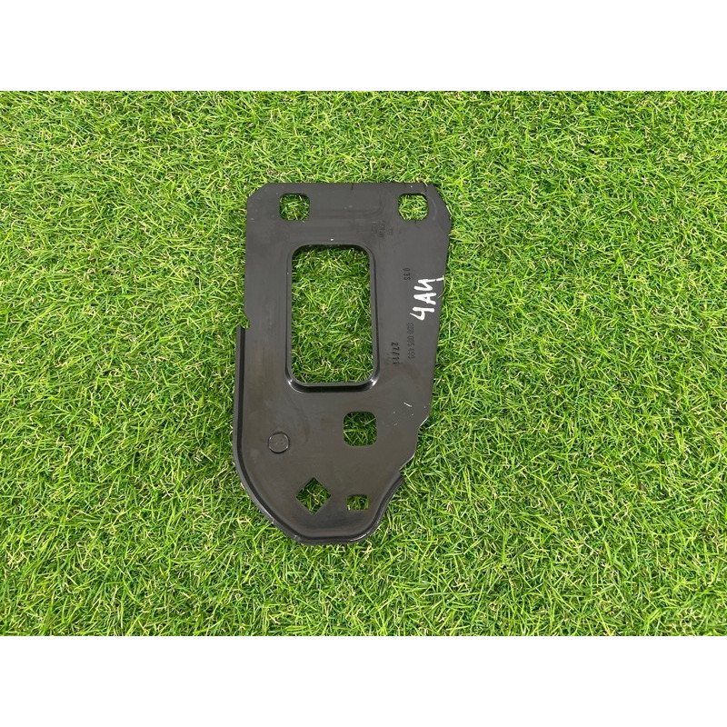 Кронштейн усилителя бампера (стекла и зеркала) AUDI A4 B8 2012 2.0 TFSI 8K0805499