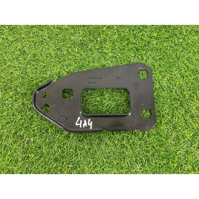 Кронштейн усилителя бампера (стекла и зеркала) AUDI A4 B8 2012 2.0 TFSI 8K0805500