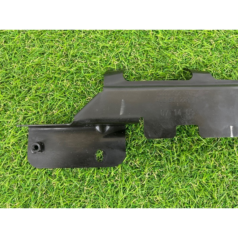 Кронштейн звукового сигнала (кузов и элементы) AUDI Q7 4L 2014 3.0 TFSi CTWB 4L0951229A