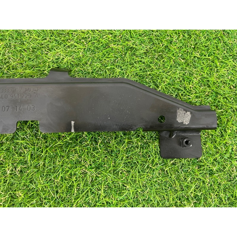 Кронштейн звукового сигнала (кузов и элементы) AUDI Q7 4L 2014 3.0 TFSi CTWB 4L0951229A