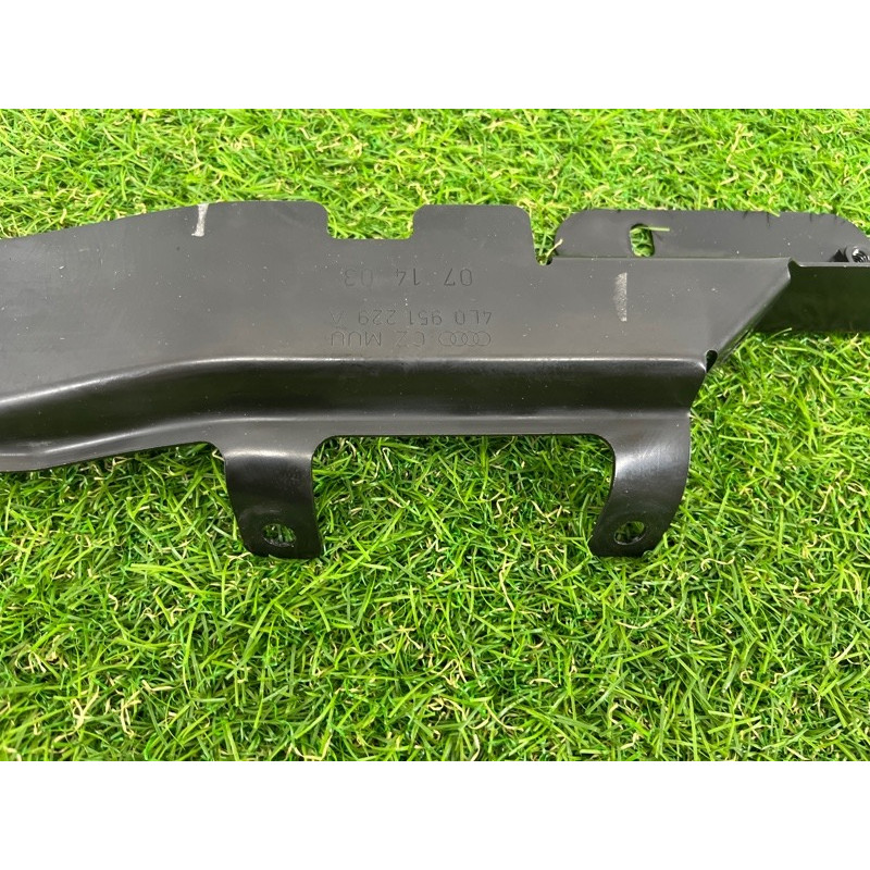 Кронштейн звукового сигнала (кузов и элементы) AUDI Q7 4L 2014 3.0 TFSi CTWB 4L0951229A