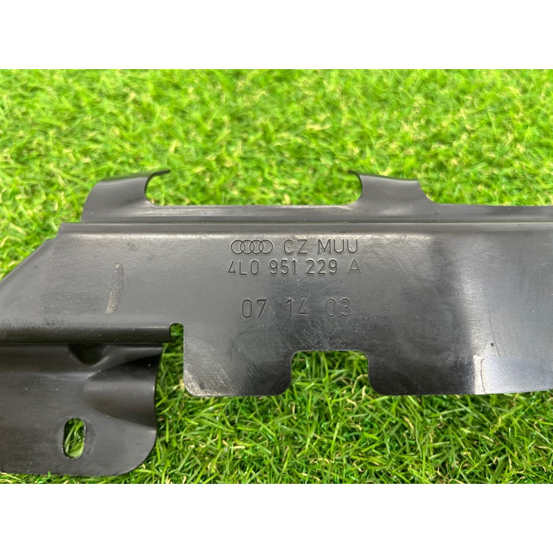 Кронштейн звукового сигнала (кузов и элементы) AUDI Q7 4L 2014 3.0 TFSi CTWB 4L0951229A
