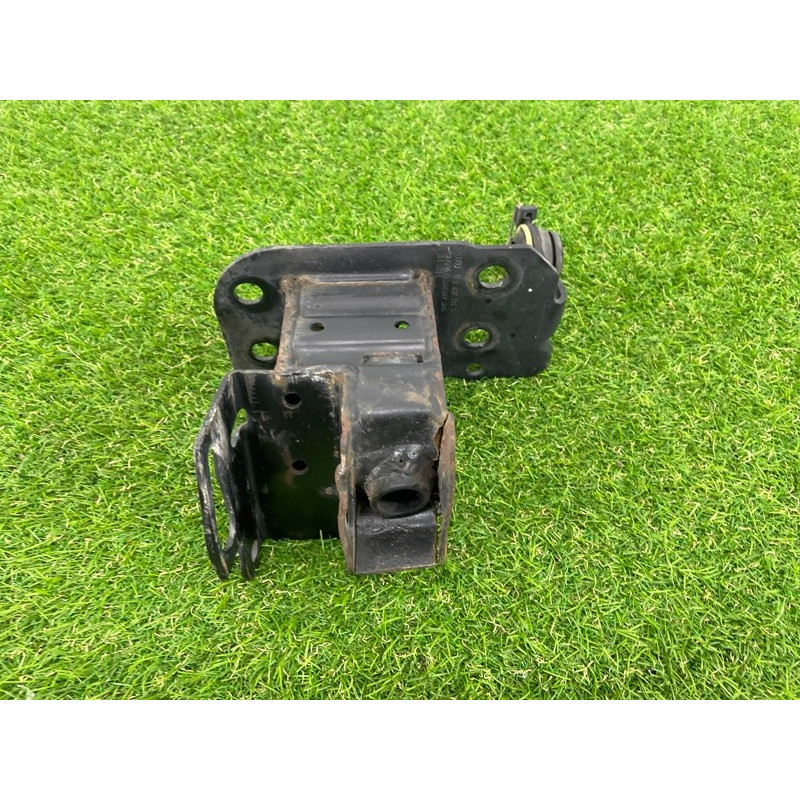 Кронштейн посилювача бампера (скло та дзеркала) AUDI Q7 4L 2007 3.6 4L0807134C