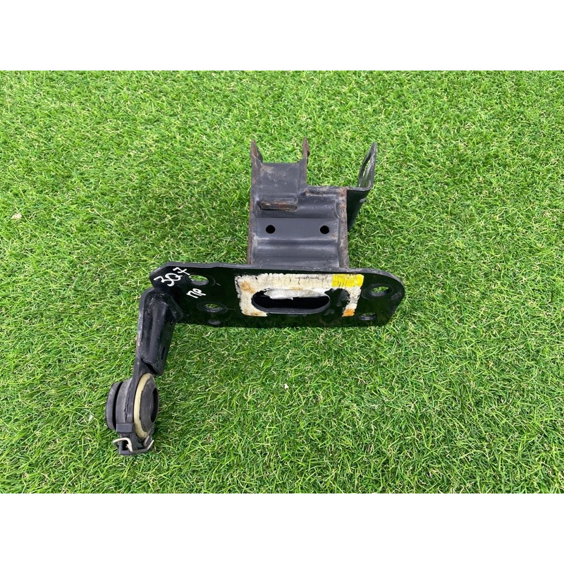 Кронштейн посилювача бампера (скло та дзеркала) AUDI Q7 4L 2007 3.6 4L0807134C