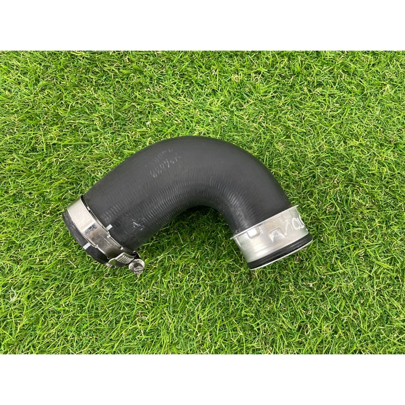 Патрубок интеркулера (двигатель и элементы) Volkswagen Touareg NF 2012 3.0 7P0145708A