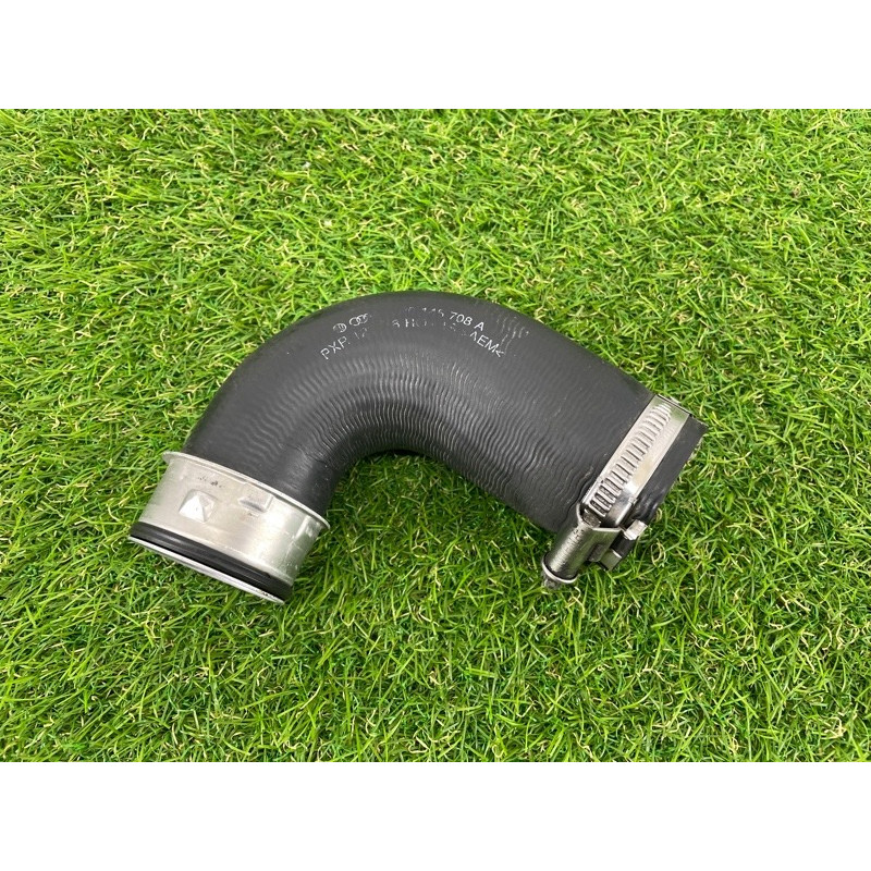 Патрубок интеркулера (двигатель и элементы) Volkswagen Touareg NF 2012 3.0 7P0145708A