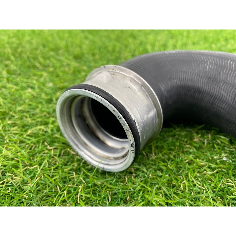 Патрубок интеркулера (двигатель и элементы) Volkswagen Touareg NF 2012 3.0 7P0145708A