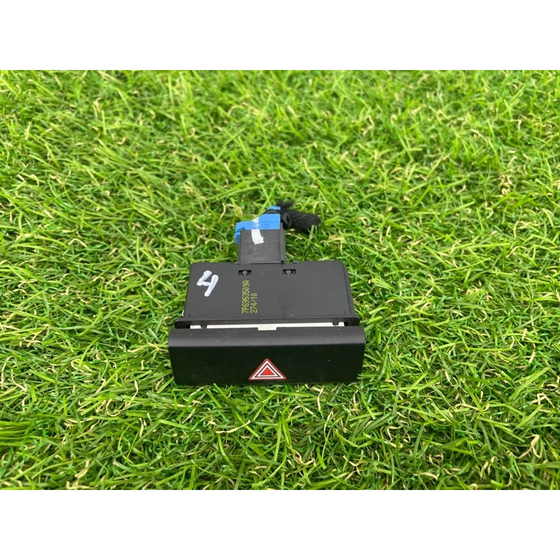 Кнопка аварийной сигнализации (электрика / кнопки) Volkswagen Touareg NF 2011 3.6 7P6953509A