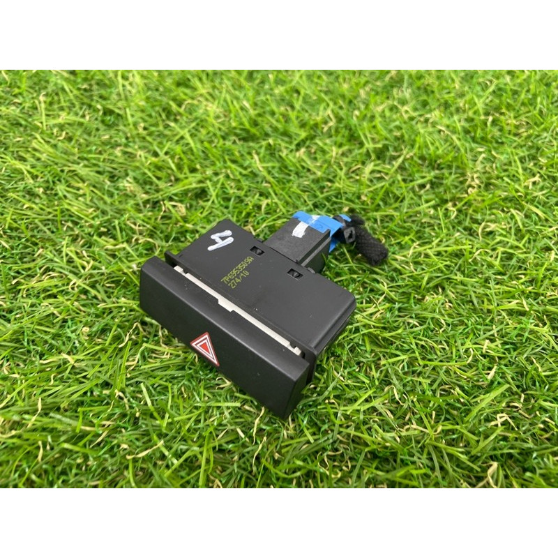 Кнопка аварийной сигнализации (электрика / кнопки) Volkswagen Touareg NF 2011 3.6 7P6953509A