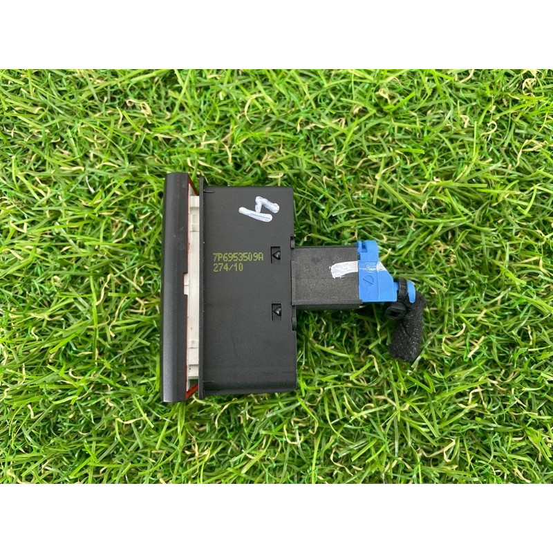 Кнопка аварийной сигнализации (электрика / кнопки) Volkswagen Touareg NF 2011 3.6 7P6953509A