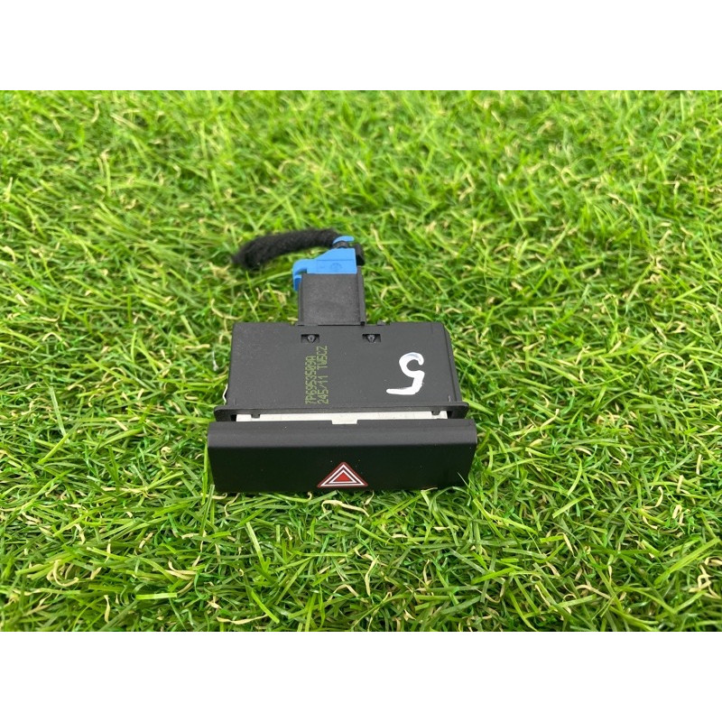 Кнопка аварийной сигнализации (электрика / кнопки) Volkswagen Touareg NF 2012 3.0 7P6953509A