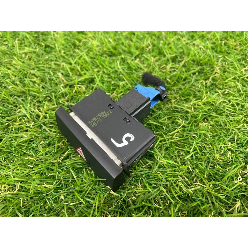 Кнопка аварийной сигнализации (электрика / кнопки) Volkswagen Touareg NF 2012 3.0 7P6953509A