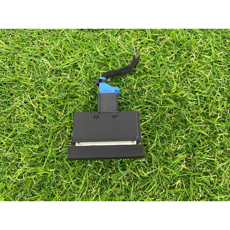 Кнопка аварийной сигнализации (электрика / кнопки) Volkswagen Touareg NF 2012 3.0 7P6953509A