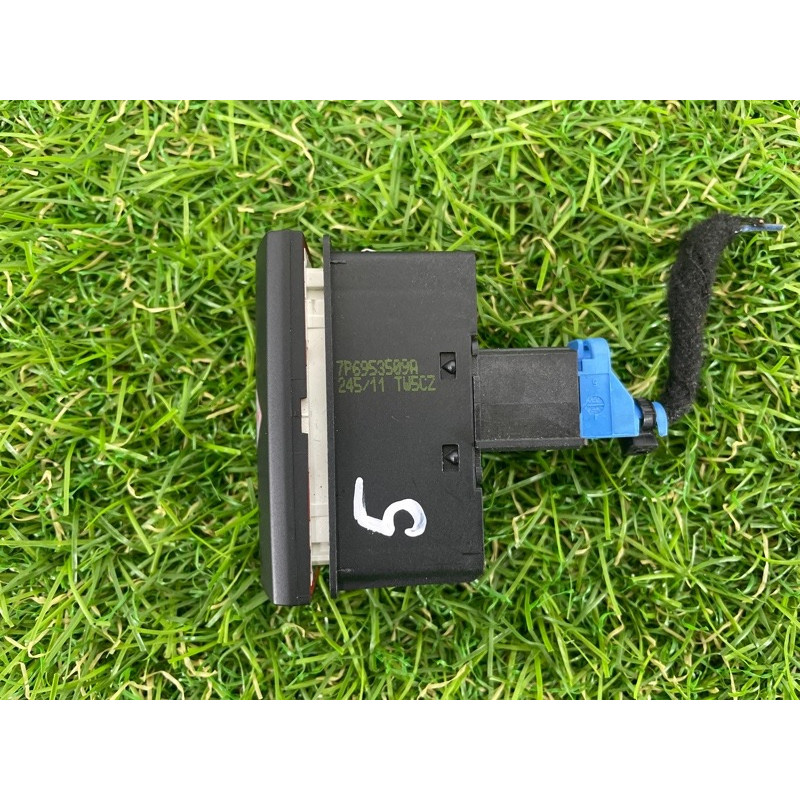 Кнопка аварийной сигнализации (электрика / кнопки) Volkswagen Touareg NF 2012 3.0 7P6953509A