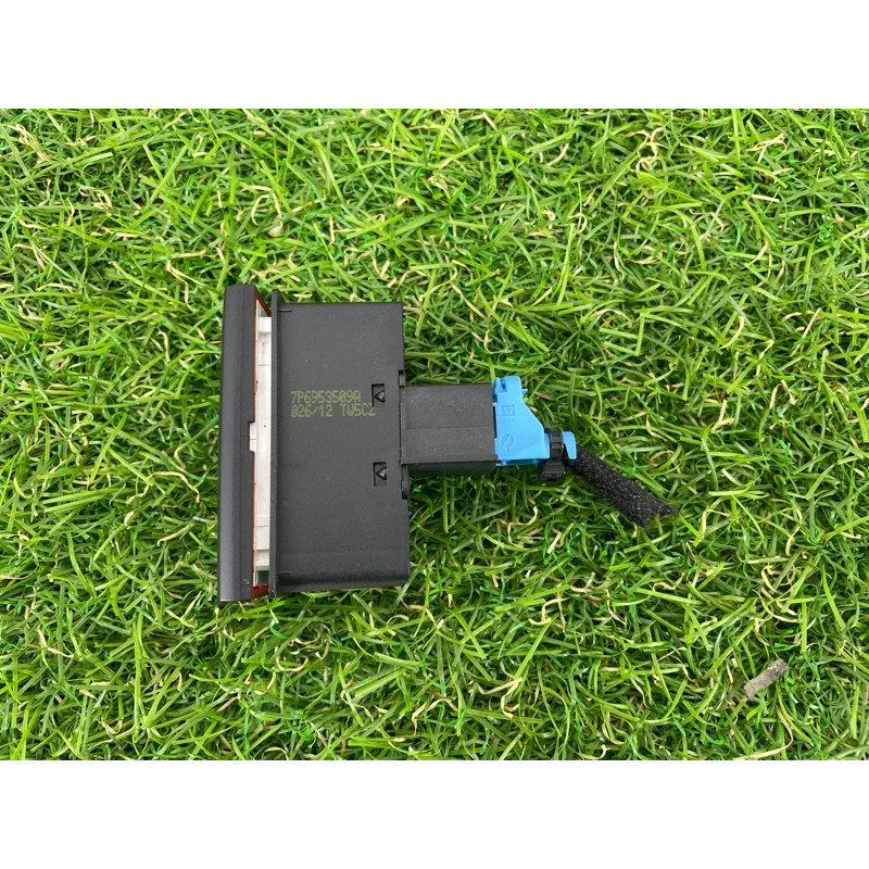 Кнопка аварийной сигнализации (электрика / кнопки) Volkswagen Touareg NF 2012 3.6 7P6953509A