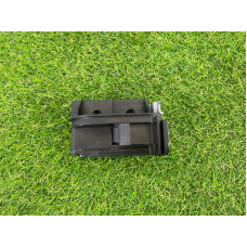 Кронштейн шторки багажника