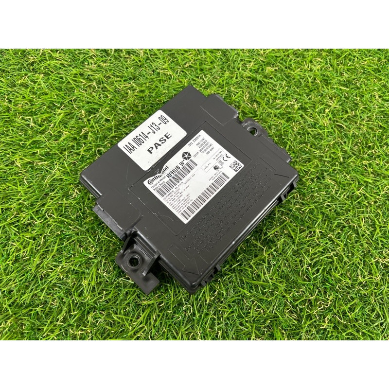 Блок бесключевого доступа (электрика / блок управления) Jeep Grand Cherokee WK2 2017 3.6 68211124AF