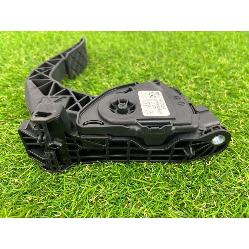 Педаль газа (электрика двигателя) AUDI A4 B8 2012 2.0 TFSI 8K1723523A