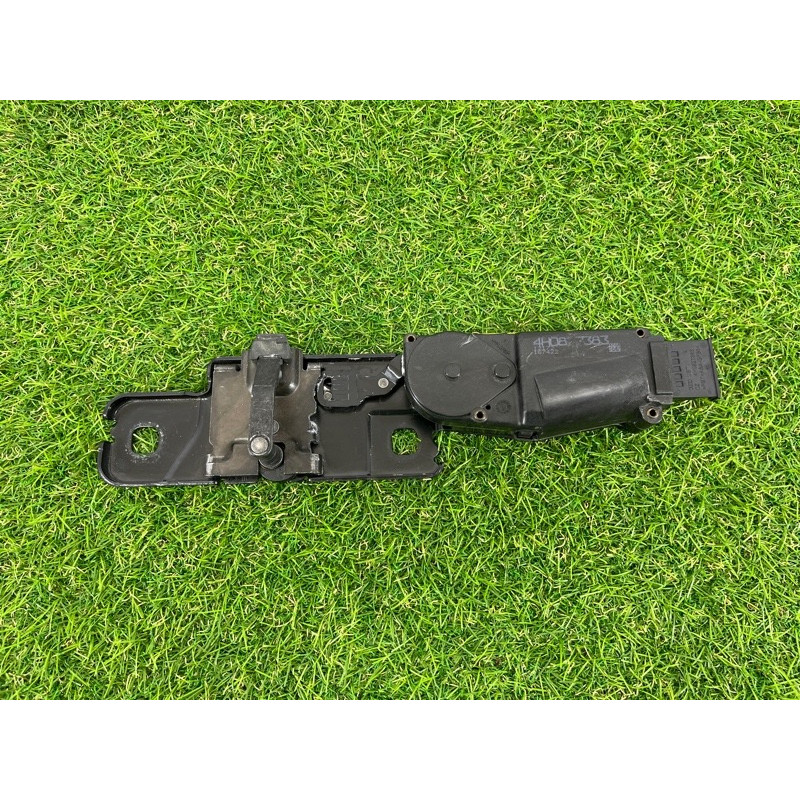 Ответная часть замка багажника (кузов и элементы) AUDI A7 4G 2013 3.0 CGXB 4H0827383