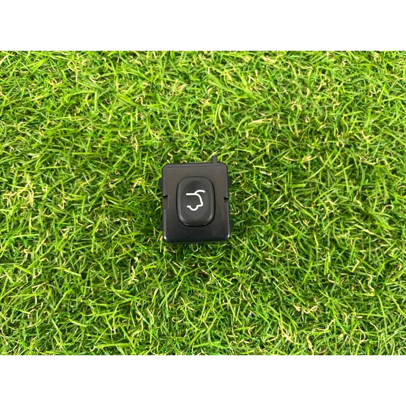 Кнопка открывания крышки багажника (электрика / кнопки) Jeep Grand Cherokee WK2 2016 3.6 4602751AA