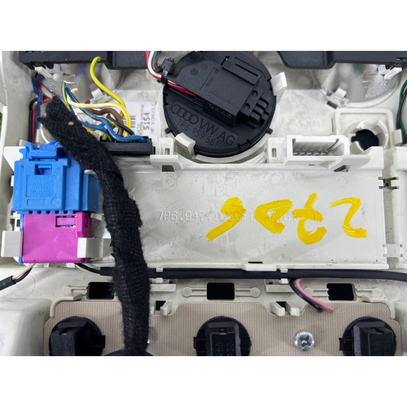 Плафон салона (салон) Volkswagen Touareg NF 2011 3.6 7P6947105FH67