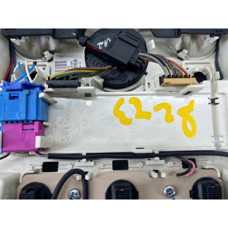 Плафон салона (салон) Volkswagen Touareg NF 2012 3.6 7P6947105FH67