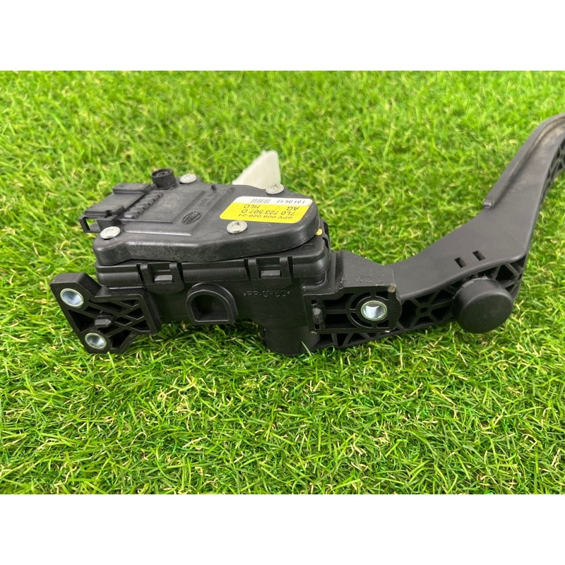 Педаль газа (электрика двигателя) Volkswagen Touareg NF 2012 3.6 7L0723507D