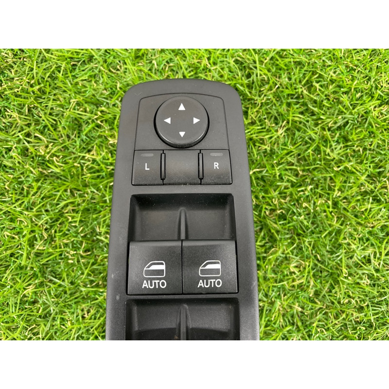 Блок кнопок стеклоподъемников (электрика / кнопки) Jeep Grand Cherokee WK2 2016 3.6 68289802AB