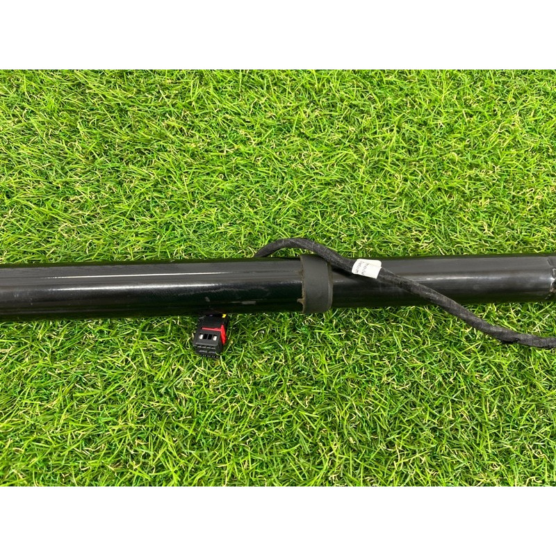 Привод двери багажника (электрика) Volkswagen Touareg NF 2011 3.6 7P6827851FIIT