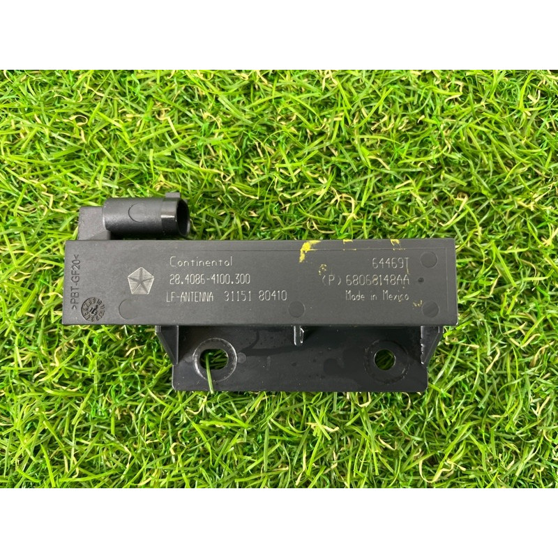 Антенна бесключевого доступа (электрика) Jeep Grand Cherokee WK2 2016 3.6 68068148AA