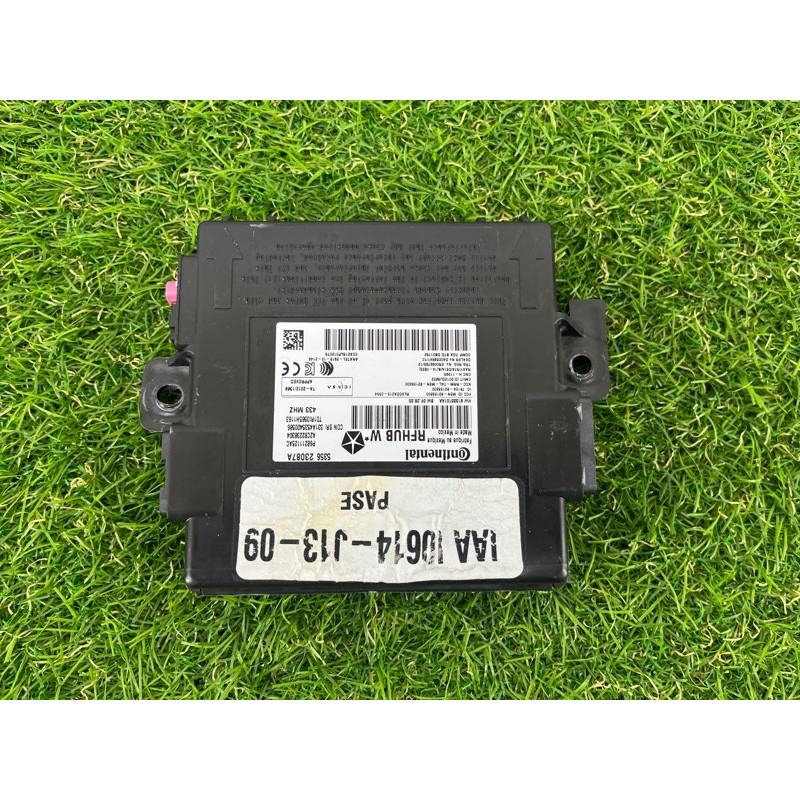 Блок бесключевого доступа (электрика / блоки управления) Jeep Grand Cherokee WK2 2016 3.6 68211125AC