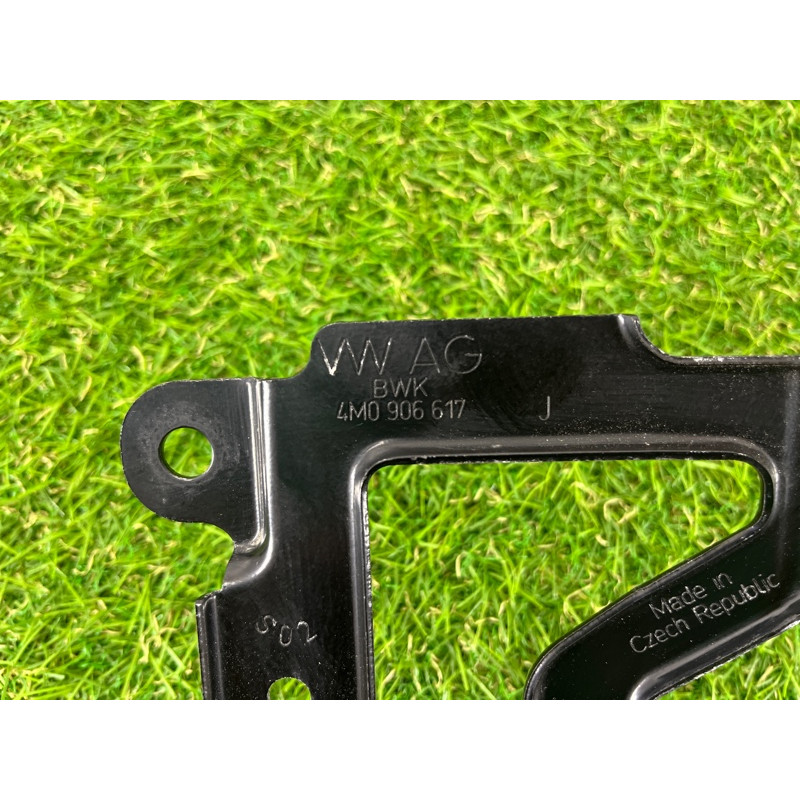 Кронштейн насоса вторичного воздуха (кронштейны двигателя) AUDI Q7 4M 2018 3.0 TFSi 4M0906617J