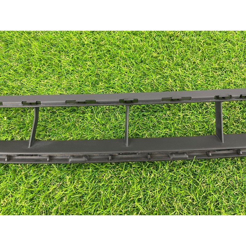 Решетка бампера (кузов и элементы) Volkswagen Touareg NF 2012 3.0 7P68536739B9