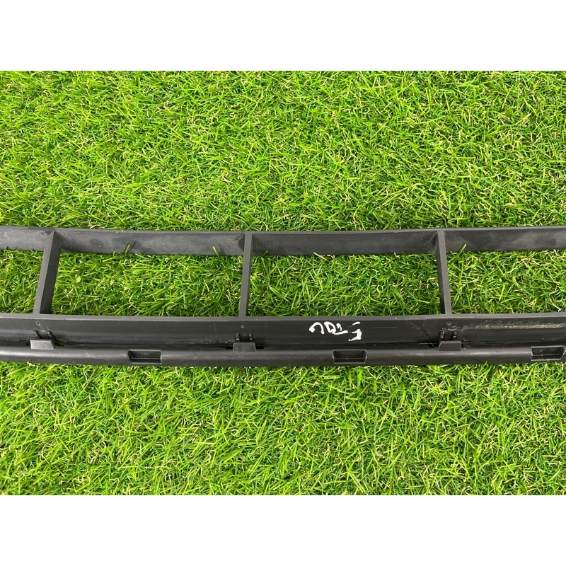 Решетка бампера (кузов и элементы) Volkswagen Touareg NF 2012 3.0 7P68536739B9