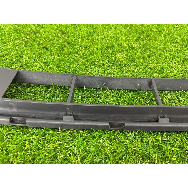 Решетка бампера (кузов и элементы) Volkswagen Touareg NF 2012 3.0 7P68536739B9